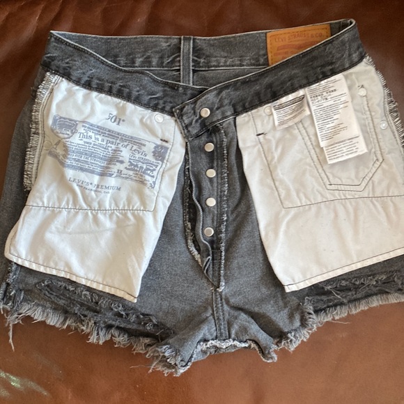 Authentic Levi’s 501 short w26 - Picture 9 of 11